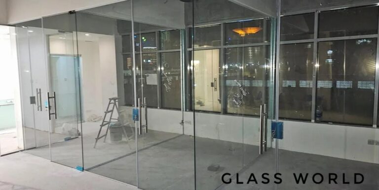 Glass Office Cubicles - Al Zumorradah: Transparent glass partitions designed to foster collaboration while maintaining privacy in office spaces.