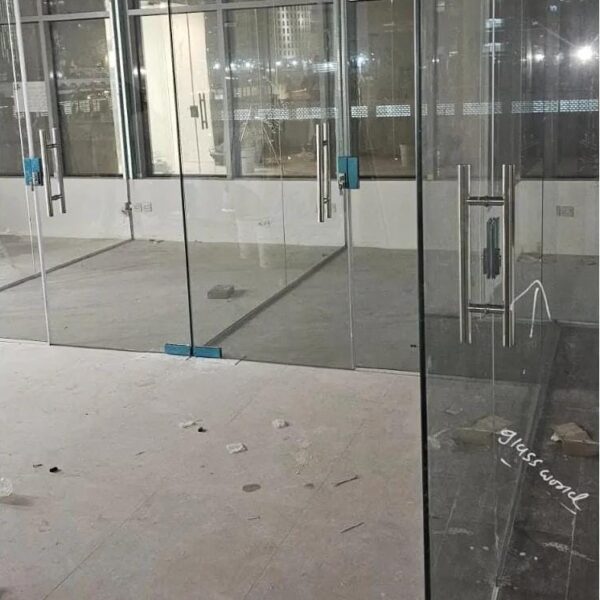 Glass Office Cubicles - Al Zumorradah: Stylish glass partitions designed for privacy and openness in modern office cubicles.
