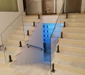 Frameless shower enclosure Kuwait